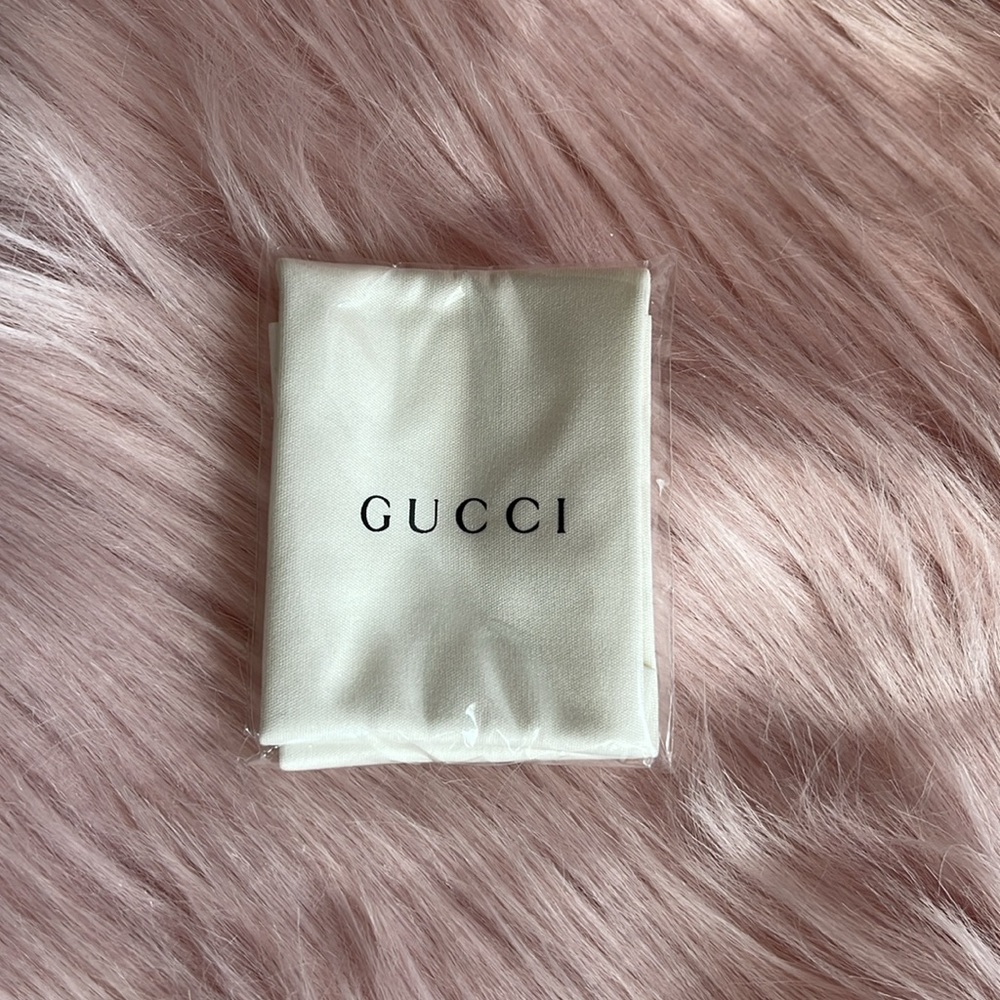 Gucci Hardcover Glasses Clamshell Case Red Velvet with Gucci Cleaning Cloth NWOT - Picture 6 of 8